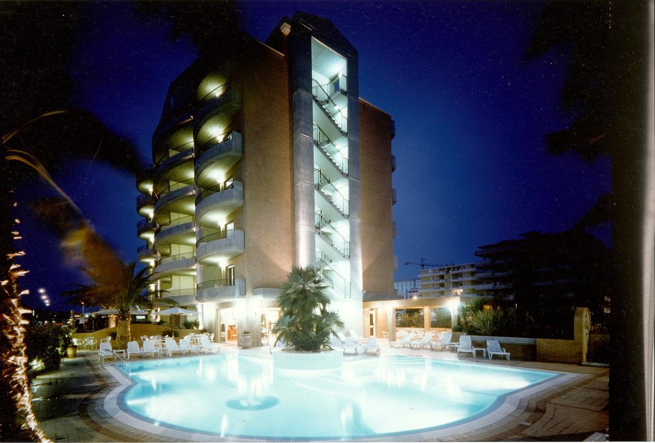 Residence Torre Del Mar Alba Adriatica Exterior photo