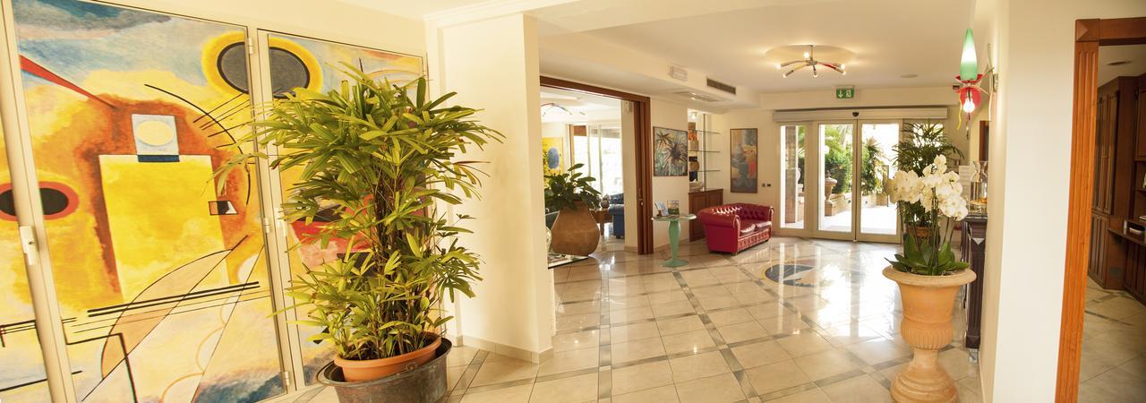 Residence Torre Del Mar Alba Adriatica Exterior photo